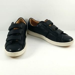 UGG Alix Trainer Size 9. ‎ S669